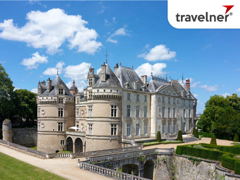 Chateau de Chambord was built in 1519 by the owner Leonardo da Vinci