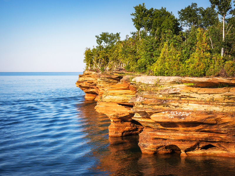 Descubre las Islas Apóstoles en Wisconsin, EE. UU. Discover the Apostle Islands in Wisconsin, USA