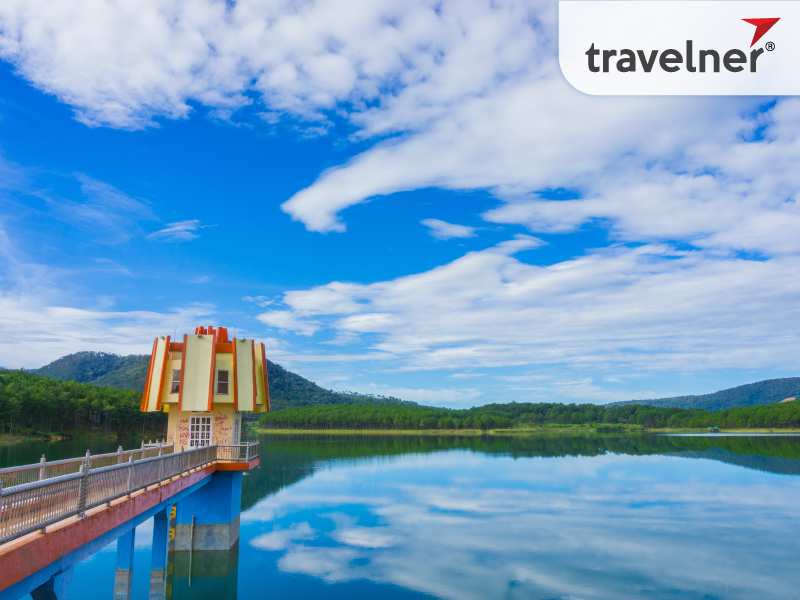 Peaceful and serene surroundings of Tuyen Lam lake