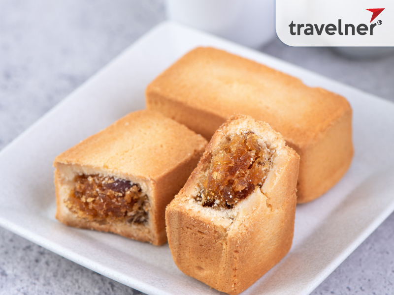 Pineapple cake is a specialty that every traveler should try.
