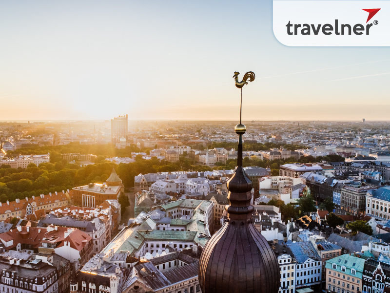 Blue Lagoon là một spa địa nhiệt nằm trong cánh đồng dung nham ở Grindavík