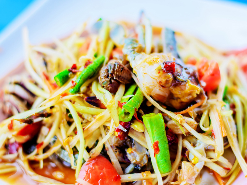SOM TAM (GREEN PAPAYA SALAD) SOM TAM (GREEN PAPAYA SALAD)