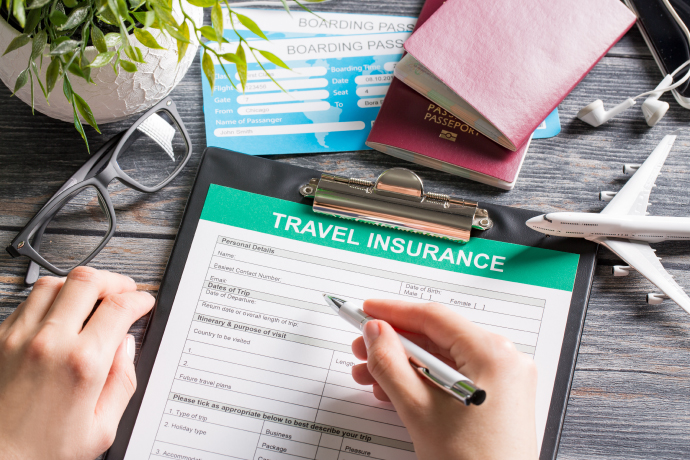 Pečlivě zvažte své krytí, abyste si koupili tu správnou pojistku pro vás. Carefully consider your coverage to purchase the right policy for you.