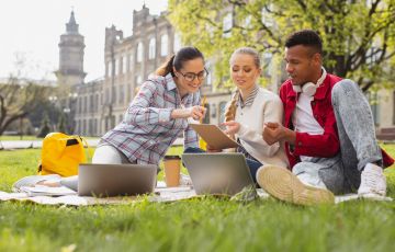 Seguro para estudiantes de intercambio: protegiendo su viaje mientras estudia en el extranjero Seguro para estudiantes de intercambio: protegiendo su viaje mientras estudia en el extranjero