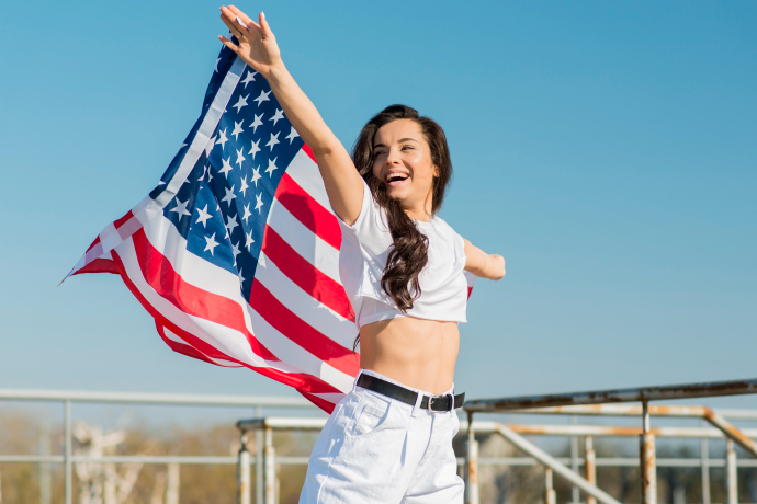 Získání pojištění je zásadním krokem pro žadatele o vízum J1 v USA. Obtaining insurance is a crucial step for those applying for a J1 visa in the US.