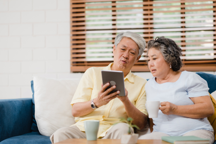 Výběr správného plánu může být pro seniory náročný, proto je nezbytné pečlivé zvážení Selecting the right plan can be challenging for seniors, so careful consideration is essential