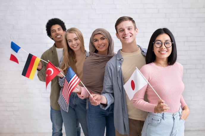 Studenti musí být pečlivě zváženi, aby bylo zajištěno potřebné pokrytí pro mezinárodní studia. Students must be carefully considered to ensure to have the necessary coverage for international studies.