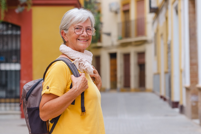 Roční cestovní pojištění pro seniory poskytující nepřetržité krytí více cest v průběhu roku. Annual travel insurance for seniors providing continuous coverage for multiple trips throughout the year.