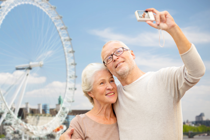 Náklady na cestovní pojištění mohou být ovlivněny věkem, zdravotním stavem a již existujícími podmínkami. Travel insurance costs can be influenced by age, health, and pre-existing conditions.