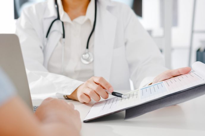 Cestovní pojištění zahrnuje krytí lékařského ošetření, lékařské evakuace a další Travel insurance includes coverage for medical treatment, medical evacuation and more