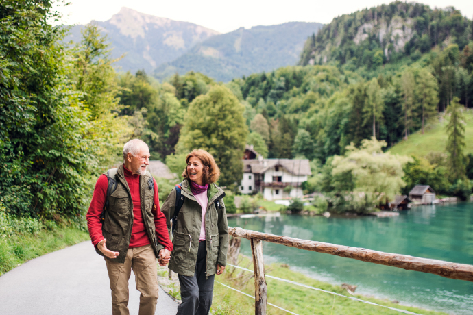 Cestovní pojištění pro seniory je přizpůsobeno jedinečným zdravotním potřebám. Travel insurance for senior citizens is tailored to meet the unique health needs.