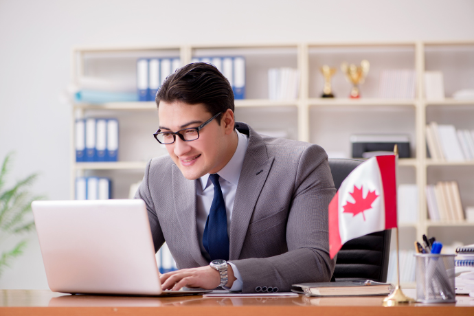 Kanadská vláda uvádí, že musíte mít komplexní pokrytí pro celý váš pobyt v zemi. The Canadian government states that you have to have comprehensive coverage for your whole stay in the country.