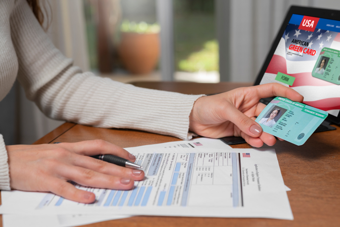 Náklady na cestovní pojištění zelené karty se liší, takže je důležité vybrat si plán, který odpovídá vašemu rozpočtu. The cost of green card travel insurance varies, so it's critical to choose a plan that fits within your budget.