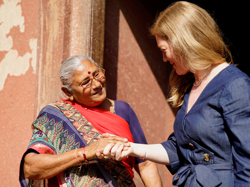 Travel to make new friends Travel to make new friends