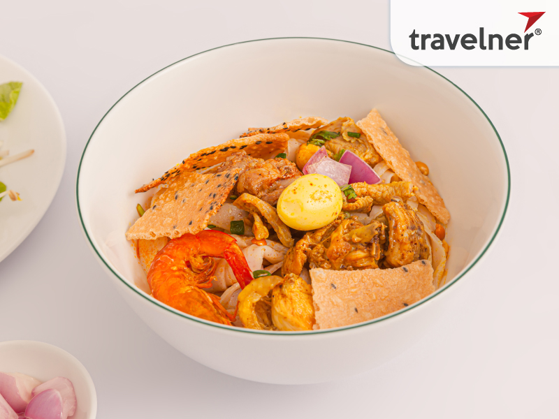 Travelers can find Quang Noodle everywhere in Hoi An Ancient Town.